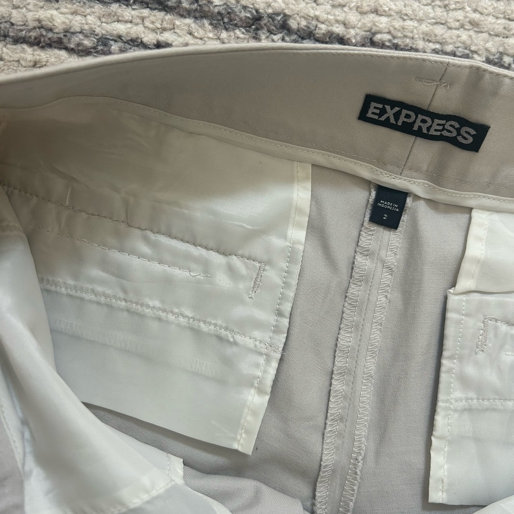 Express Khaki Women's Shorts - Picture 4 of 7